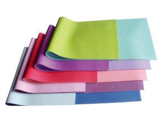 Leichte NBR-Yoga-Matte/Yoga-Übungs-Matte 1730 x 610mm x 5mm für Turnhalle schlägt mit einer Keule